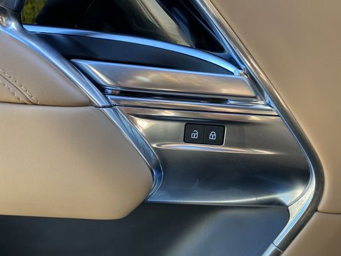 Used 2023 Land Rover Range Rover Long Wheelbase SE image 23