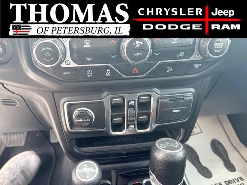 Used 2019 Jeep Wrangler Unlimited Sahara AWD/4WD image 23