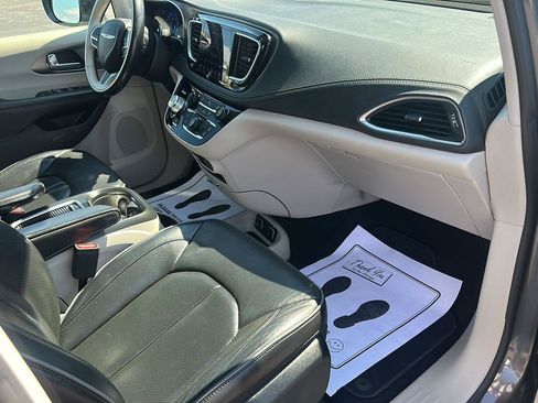Used 2019 Chrysler Pacifica Limited FWD image 10