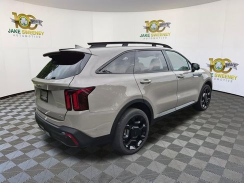 Certified 2025 Kia Sorento SX Prestige w/ Olive Brown Leather Package AWD/4WD image 10