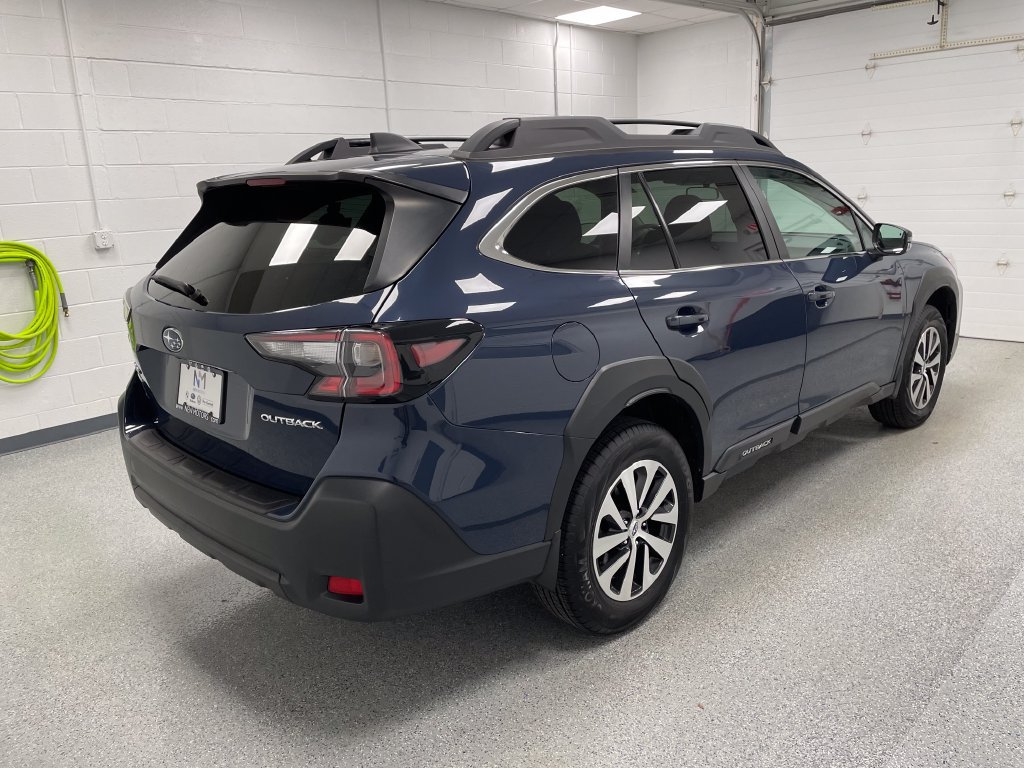 Used 2025 Subaru Outback Premium AWD/4WD image 11