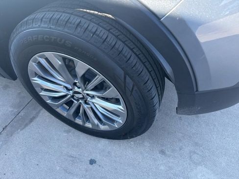 Used 2023 Cadillac XT4 Premium Luxury image 10