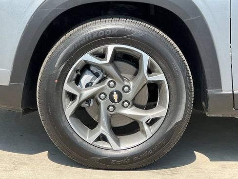 Used 2026 Chevrolet Trax LT FWD image 35