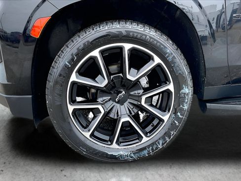 Used 2021 Chevrolet Suburban RST w/ Luxury Package AWD/4WD image 37