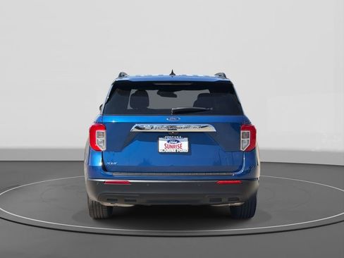 Certified 2022 Ford Explorer XLT RWD image 6