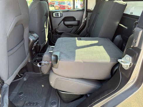 Used 2023 Jeep Gladiator Sport AWD/4WD image 15