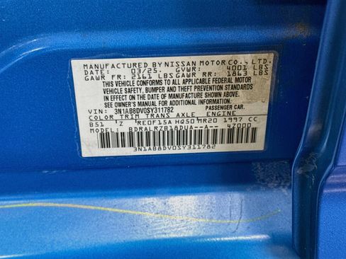 Used 2025 Nissan Sentra SR FWD image 12