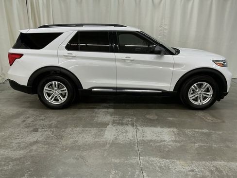 Used 2020 Ford Explorer XLT w/ Equipment Group 202A image 2