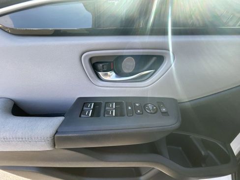 Used 2023 Honda Pilot LX image 13