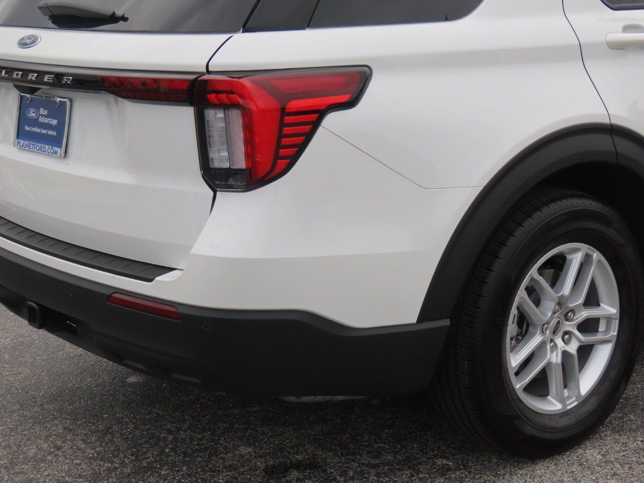 Used 2025 Ford Explorer Active RWD image 12