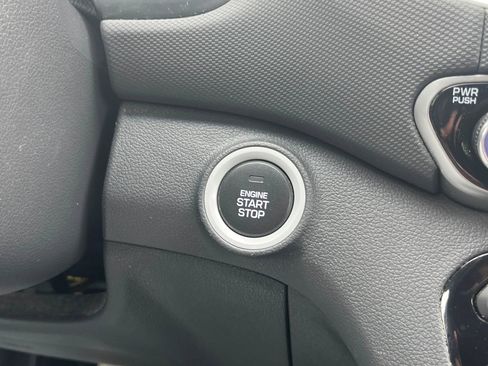 Used 2019 Hyundai Ioniq Plug-In Hybrid image 22