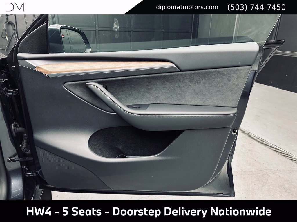 Used 2025 Tesla Model Y Long Range AWD/4WD image 25
