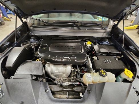 Used 2019 Jeep Cherokee Latitude Plus w/ Cold Weather Group image 27