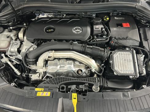 Used 2025 Mercedes-Benz GLA 250 image 32