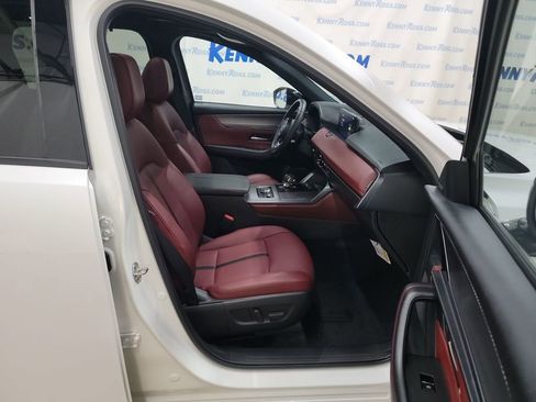 Certified 2025 MAZDA CX-70 3.3 Turbo S w/ Premium Package image 14