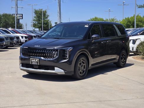 New 2026 Kia Carnival FWD image 2
