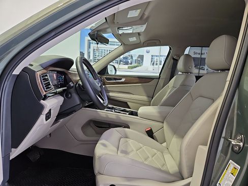 Used 2026 Volkswagen Atlas SE FWD image 16