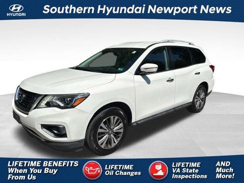 Used 2017 Nissan Pathfinder SV FWD image 1