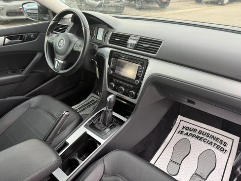 Used 2012 Volkswagen Passat 2.5 SE FWD image 16