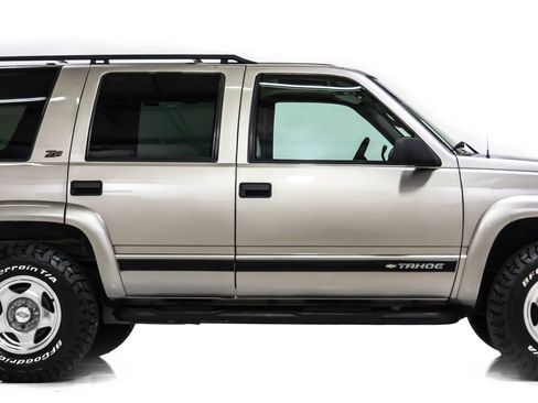 Used 2000 Chevrolet Tahoe Z71 w/ Comfort & Security Pkg image 6