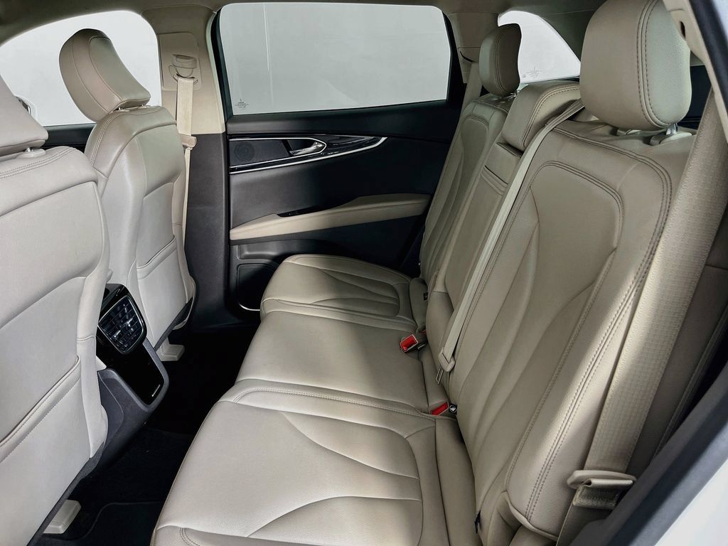 Used 2022 Lincoln Nautilus FWD image 29