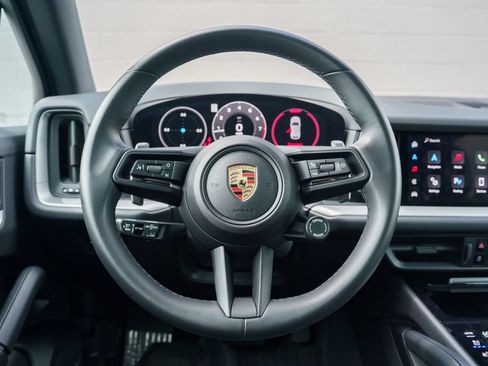 Used 2024 Porsche Cayenne AWD/4WD image 23