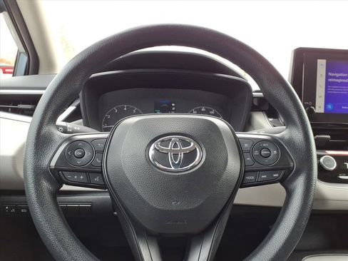 Used 2025 Toyota Corolla LE image 26