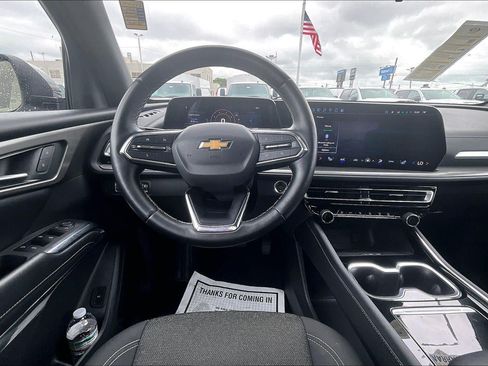 Used 2024 Chevrolet Traverse LT AWD/4WD image 5
