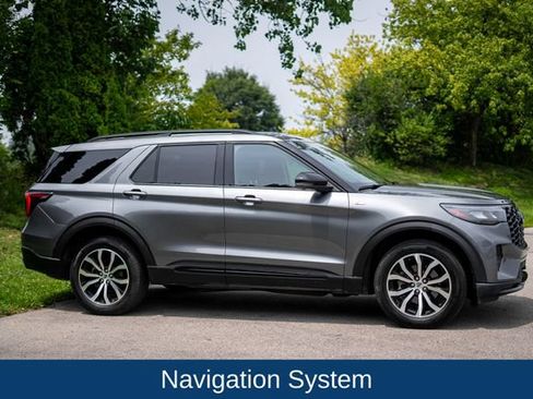 Used 2025 Ford Explorer ST-Line AWD/4WD image 4