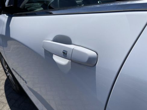 Used 2024 Chevrolet Equinox LT FWD image 11