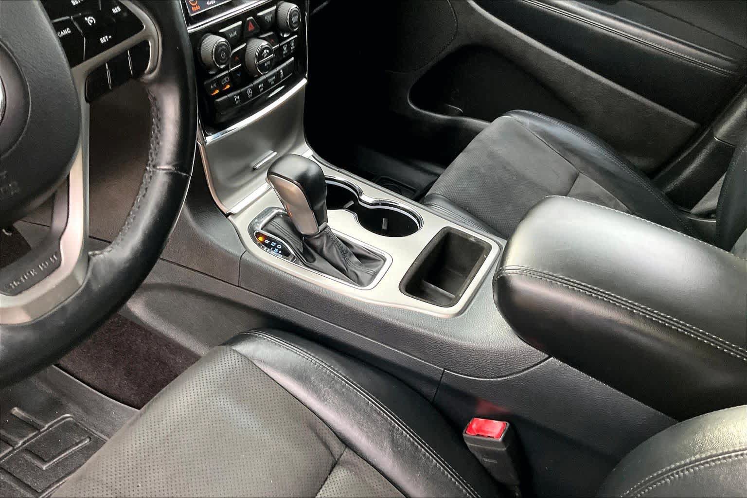 Used 2019 Jeep Grand Cherokee Altitude AWD/4WD image 16