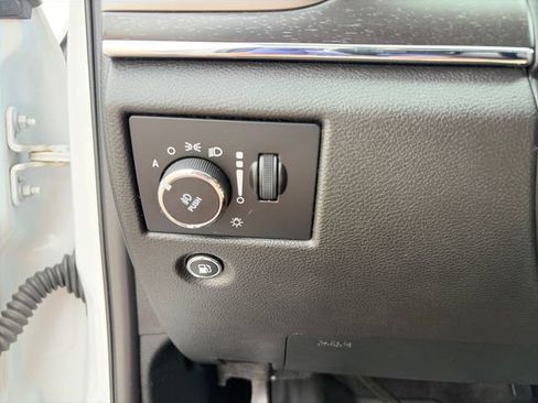 Used 2018 Jeep Grand Cherokee Limited w/ Luxury Group II AWD/4WD image 12