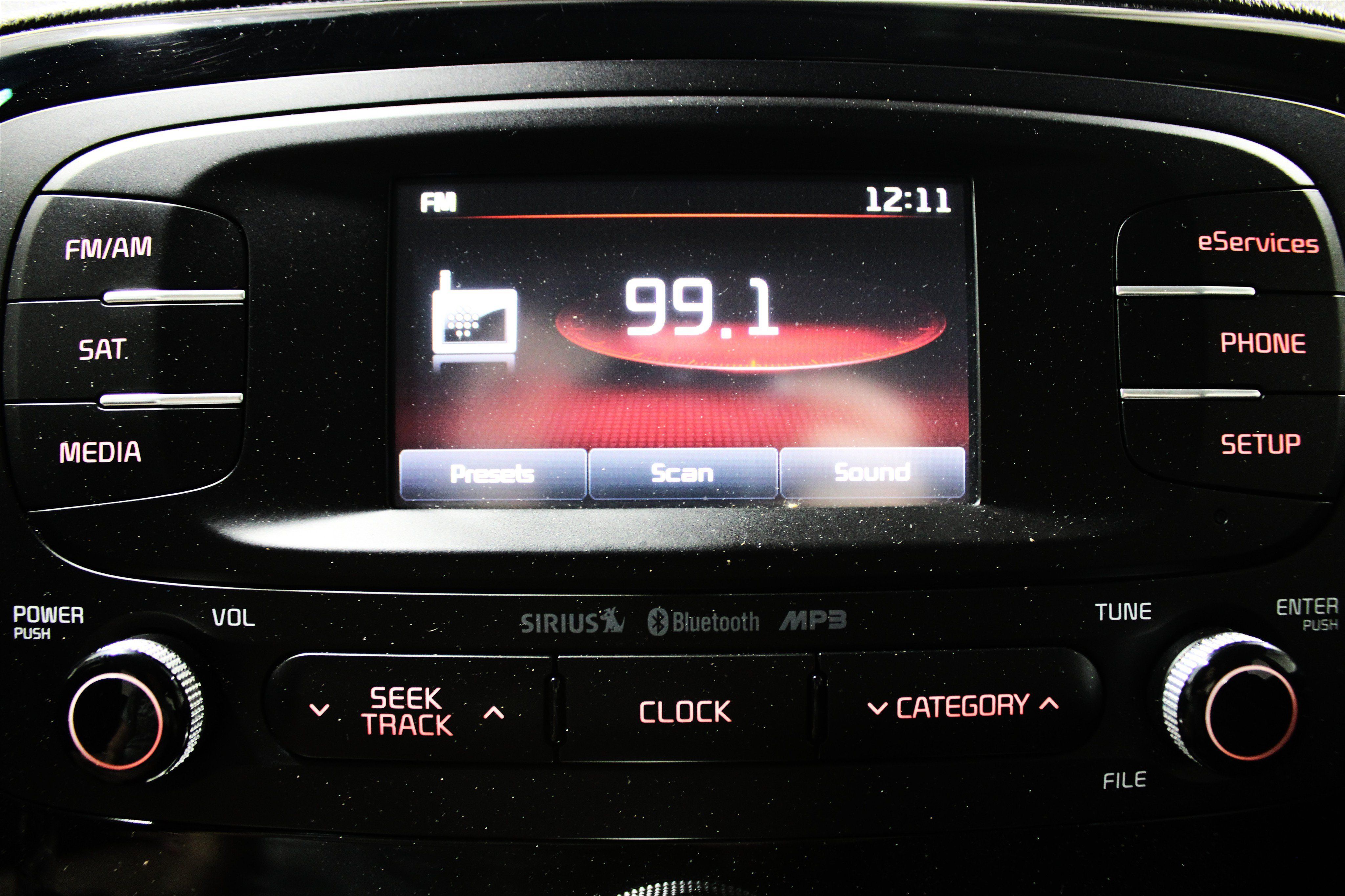 Used 2015 Kia Soul ! FWD image 22