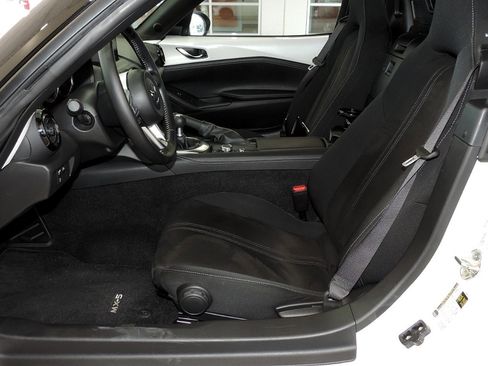 Used 2024 MAZDA MX-5 Miata Club RWD image 19