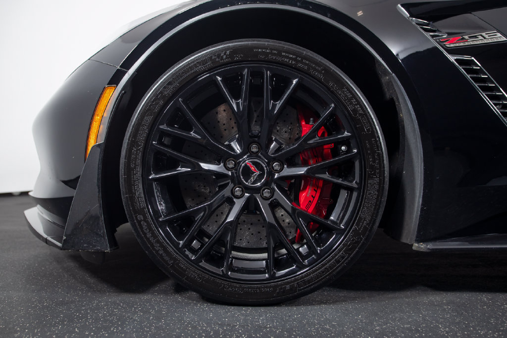 Used 2015 Chevrolet Corvette Z06 w/ 3LZ Preferred Equipment Group RWD image 6