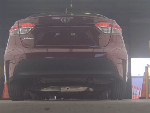 Used 2023 Toyota Corolla LE w/ LE Convenience Package image 8