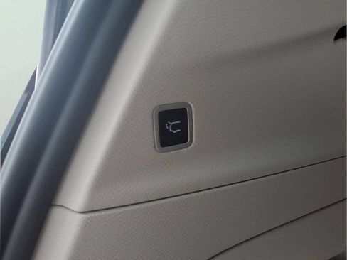 Used 2024 Chrysler Pacifica Touring-L FWD image 23