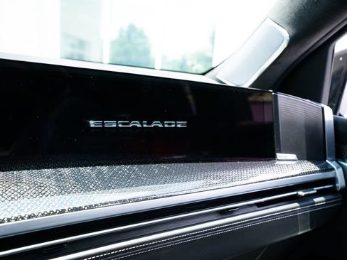 Used 2025 Cadillac Escalade ESV V AWD/4WD image 46