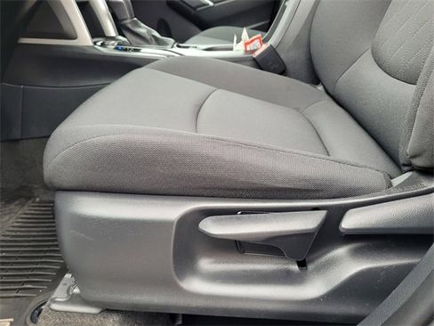 Certified 2023 Toyota Corolla Cross LE w/ Moonroof Package image 21