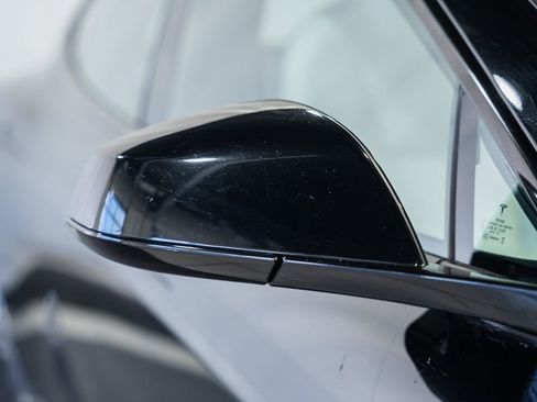 Used 2022 Tesla Model S Plaid image 15