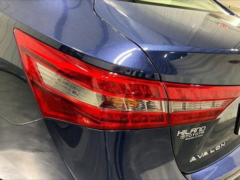 Used 2018 Toyota Avalon Limited image 29
