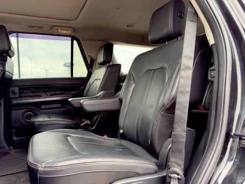 Used 2018 Ford Expedition Platinum AWD/4WD image 16