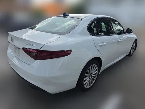 Used 2022 Alfa Romeo Giulia Sprint image 2