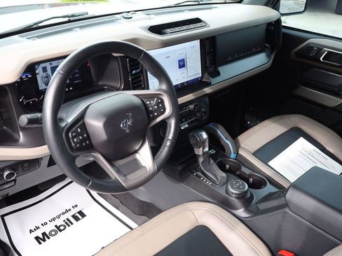 Used 2023 Ford Bronco Wildtrak AWD/4WD image 12