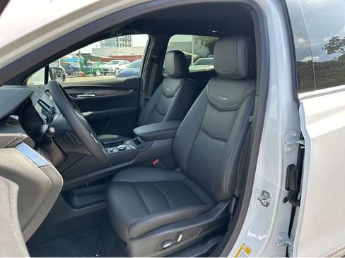 New 2025 Cadillac XT5 Luxury image 8