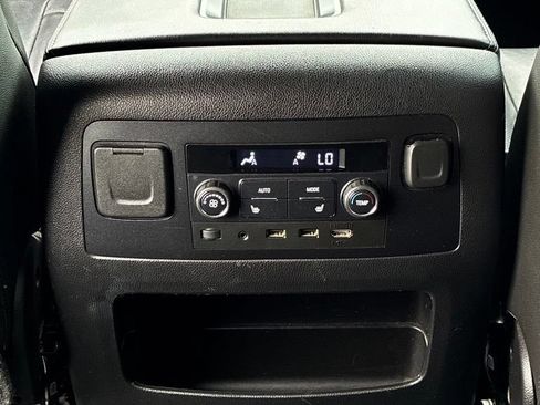 Used 2018 GMC Yukon SLT w/ Open Road Package AWD/4WD image 27