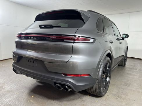 Certified 2026 Porsche Cayenne image 7