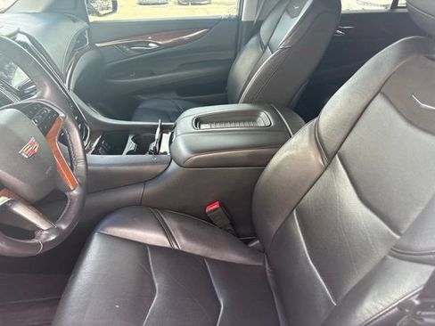 Used 2019 Cadillac Escalade Luxury AWD/4WD image 15