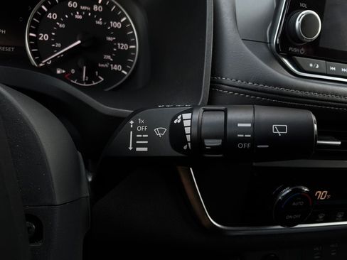 Used 2025 Nissan Rogue SV AWD/4WD image 36