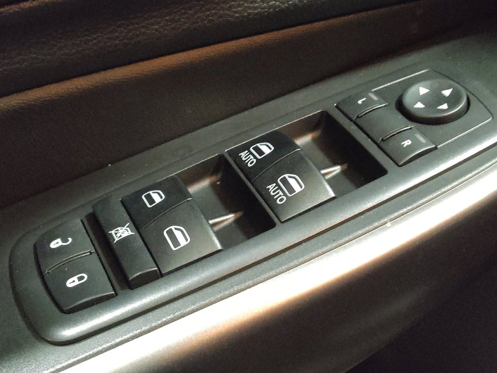 Used 2019 Jeep Cherokee Limited FWD image 27